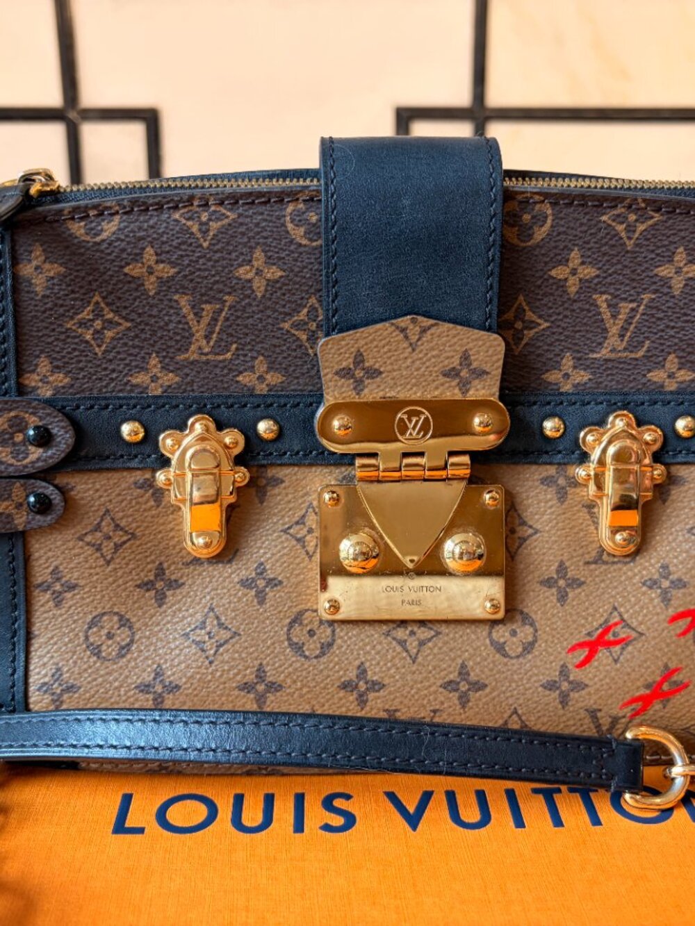Louis Vuitton - Picture 6 of 6
